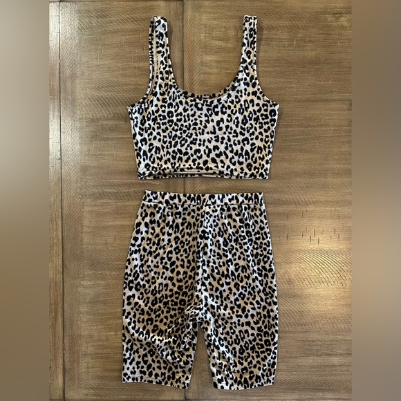 Women’s PJ’s tank and shorts leopard cheetah print set preowned pajamas - Picture 4 of 8